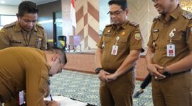 Menuju Pemerintahan Bersih, Pemkab Kotabaru Teken Komitmen Tuntaskan Rekomendasi BPK