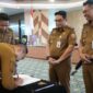 Menuju Pemerintahan Bersih, Pemkab Kotabaru Teken Komitmen Tuntaskan Rekomendasi BPK