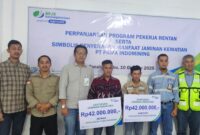 Dua Keluarga Pekerja Rentan Terima Santunan JKM dari BPJS Ketenagakerjaan Batulicin dan PT Pama Indomining
