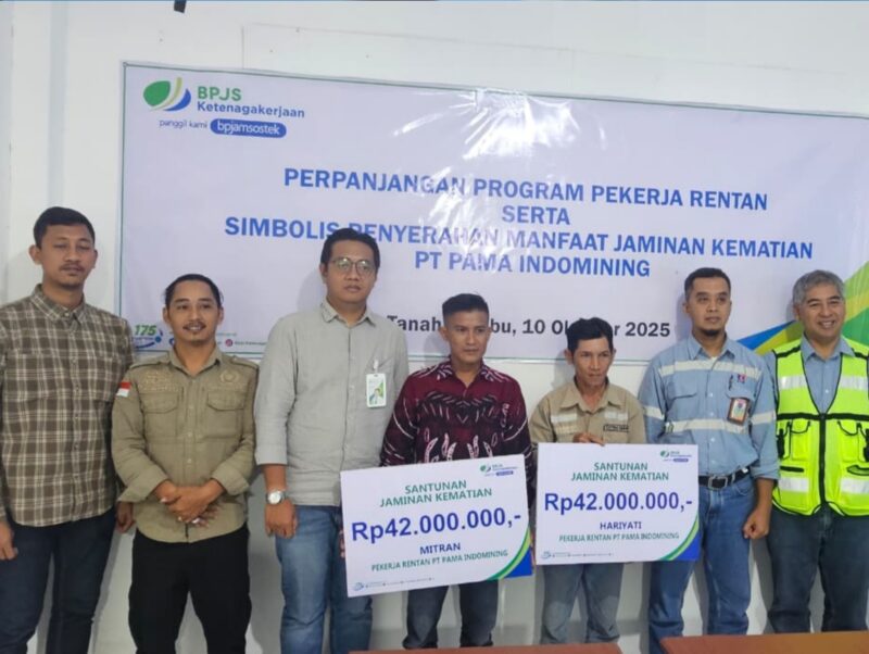 Dua Keluarga Pekerja Rentan Terima Santunan JKM dari BPJS Ketenagakerjaan Batulicin dan PT Pama Indomining