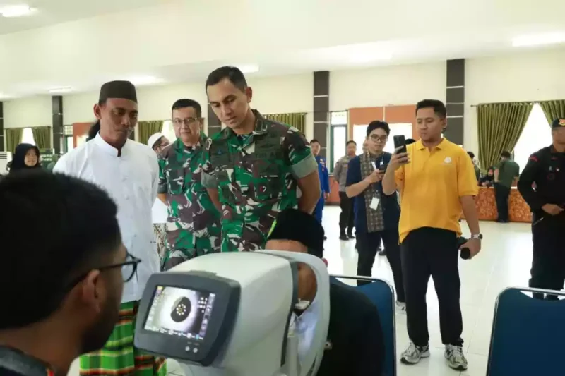 Pemkab Tanah Bumbu Dukung TNI Gelar Baksos Pemeriksaan Mata dan Pembagian Kacamata Gratis untuk Masyarakat