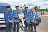 Pemkab Kotabaru Serahkan Dua Mobil Operasional untuk Perkuat Layanan Samsat