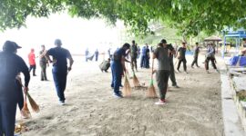 Lanal Kotabaru Ajak Masyarakat Jaga Kebersihan Pantai Gedambaan
