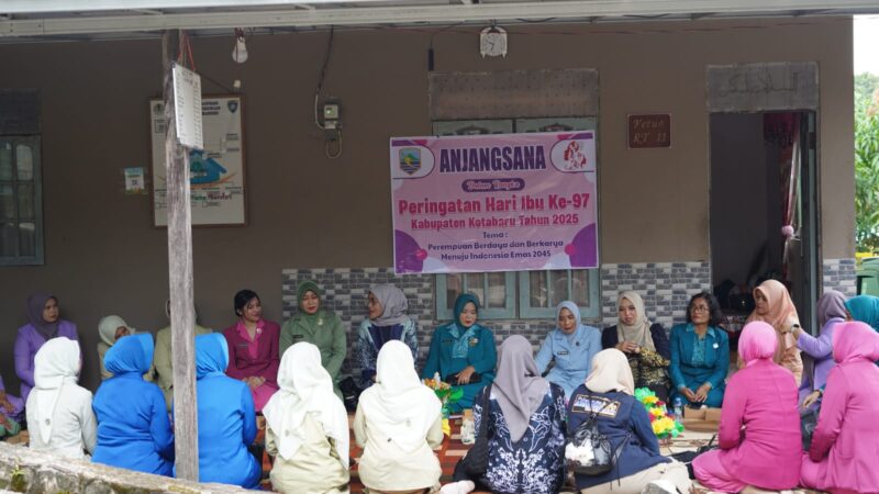 Ketua TP PKK Kotabaru Anjangsana ke Bank Sampah dan Panti Asuhan Peringati Hari Ibu ke-97