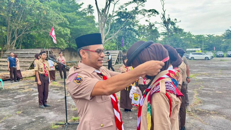 579 Pramuka Ikuti Kemah Pasak Todak II di Pantai Gedambaan, Wabup Kotabaru Resmi Buka Kegiatan
