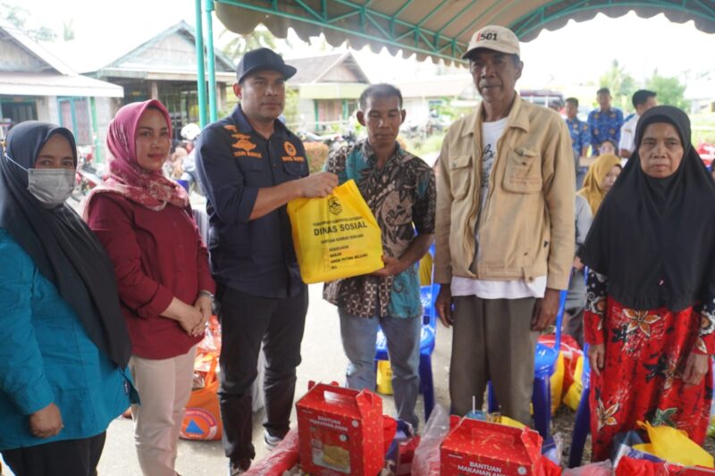 Pemkab. Kotabaru Tinjau Lokasi Kebakaran Desa Berangas, Sekaligus Salurkan Bantuan
