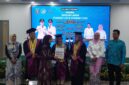 107 Lansia Ikuti Wisuda Sekolah Lansia S1 dan S2 Kabupaten Kotabaru Tahun 2025