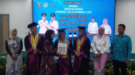 107 Lansia Ikuti Wisuda Sekolah Lansia S1 dan S2 Kabupaten Kotabaru Tahun 2025