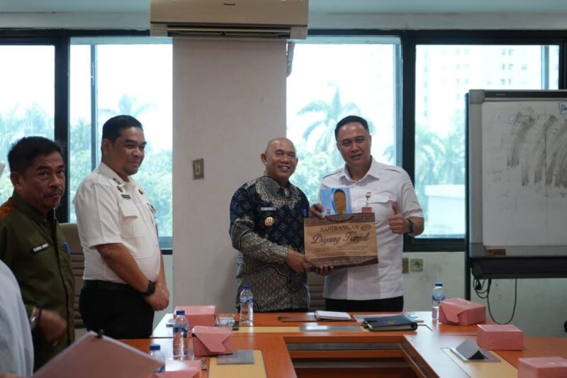 Dorong Pengelolaan Sampah Modern, Bupati Kotabaru Audiensi Program LSDP ke Kemendagri