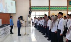 Sekdaprov Kalsel Kukuhkan Petugas Haji, Tekankan Pelayanan Prima dan Kesehatan