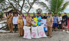 Dislautkan Kalsel Serahkan Bantuan Hibah Sarana Budidaya Ikan Gabus ke Pokdakan Semangat Tarati