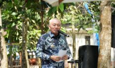 Gubernur H. Muhidin Minta Program Tukar Sampah dengan Sembako Berjalan Berkelanjutan