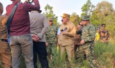 Gubernur Muhidin Tinjau Aliran Cindai Alus untuk Perkuat Pasokan Air Karhutla Guntung Damar